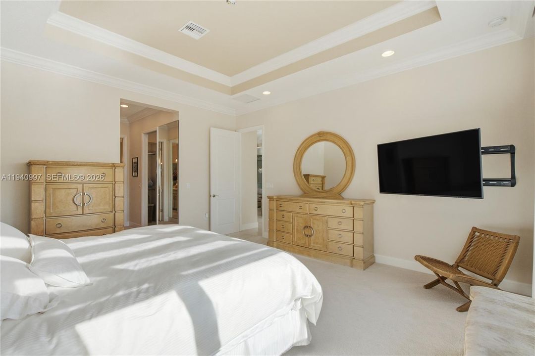 En Venta: $949,900 (3 camas, 2 baños, 2580 Pies cuadrados)