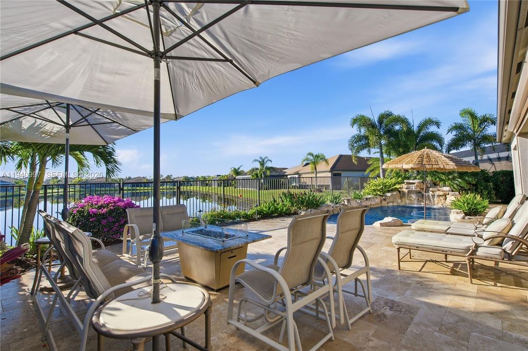 En Venta: $949,900 (3 camas, 2 baños, 2580 Pies cuadrados)
