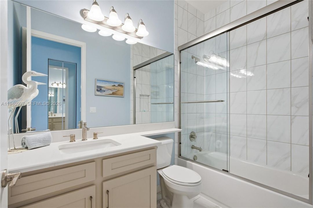 2nd bedroom en-suite full bathroom