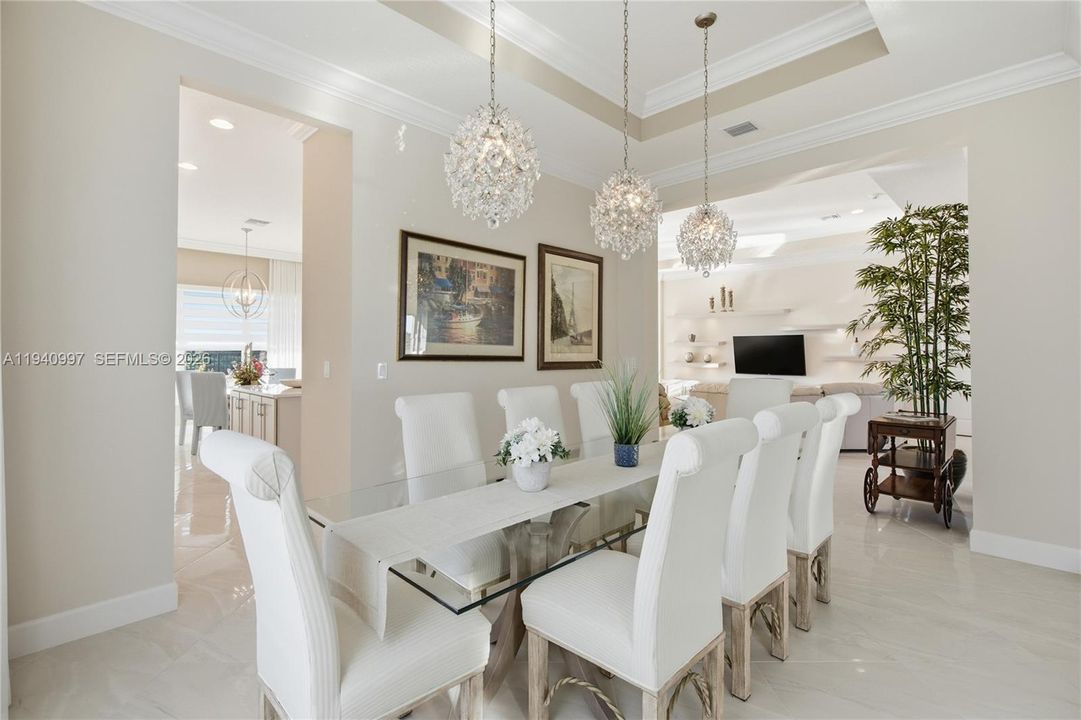 En Venta: $949,900 (3 camas, 2 baños, 2580 Pies cuadrados)
