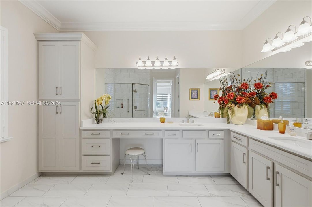 En Venta: $949,900 (3 camas, 2 baños, 2580 Pies cuadrados)