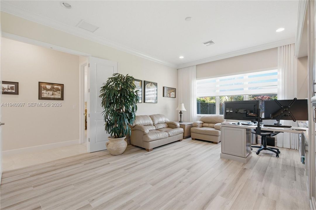 En Venta: $949,900 (3 camas, 2 baños, 2580 Pies cuadrados)
