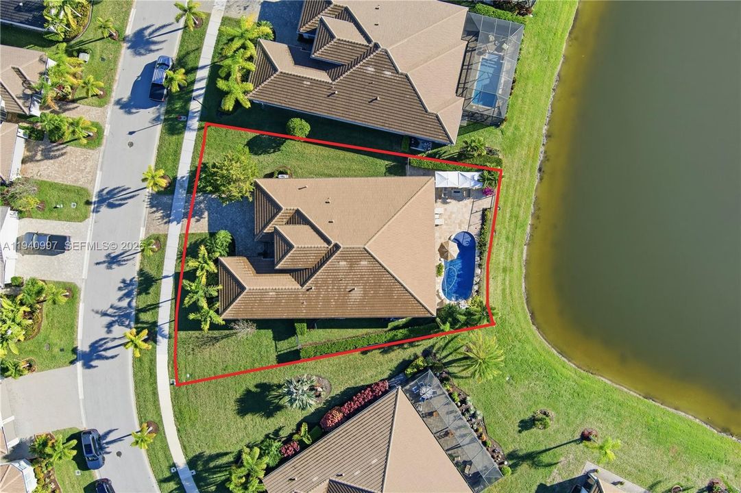 En Venta: $949,900 (3 camas, 2 baños, 2580 Pies cuadrados)