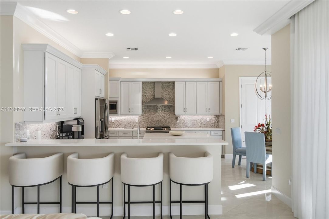 En Venta: $949,900 (3 camas, 2 baños, 2580 Pies cuadrados)