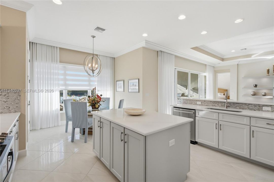 En Venta: $949,900 (3 camas, 2 baños, 2580 Pies cuadrados)