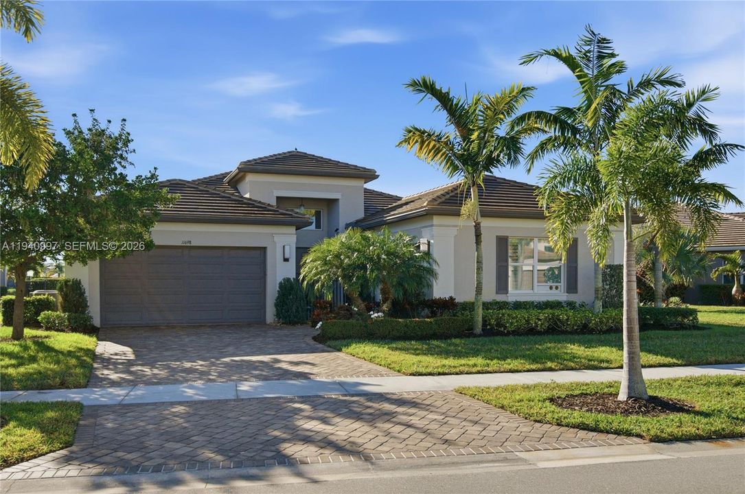 En Venta: $949,900 (3 camas, 2 baños, 2580 Pies cuadrados)