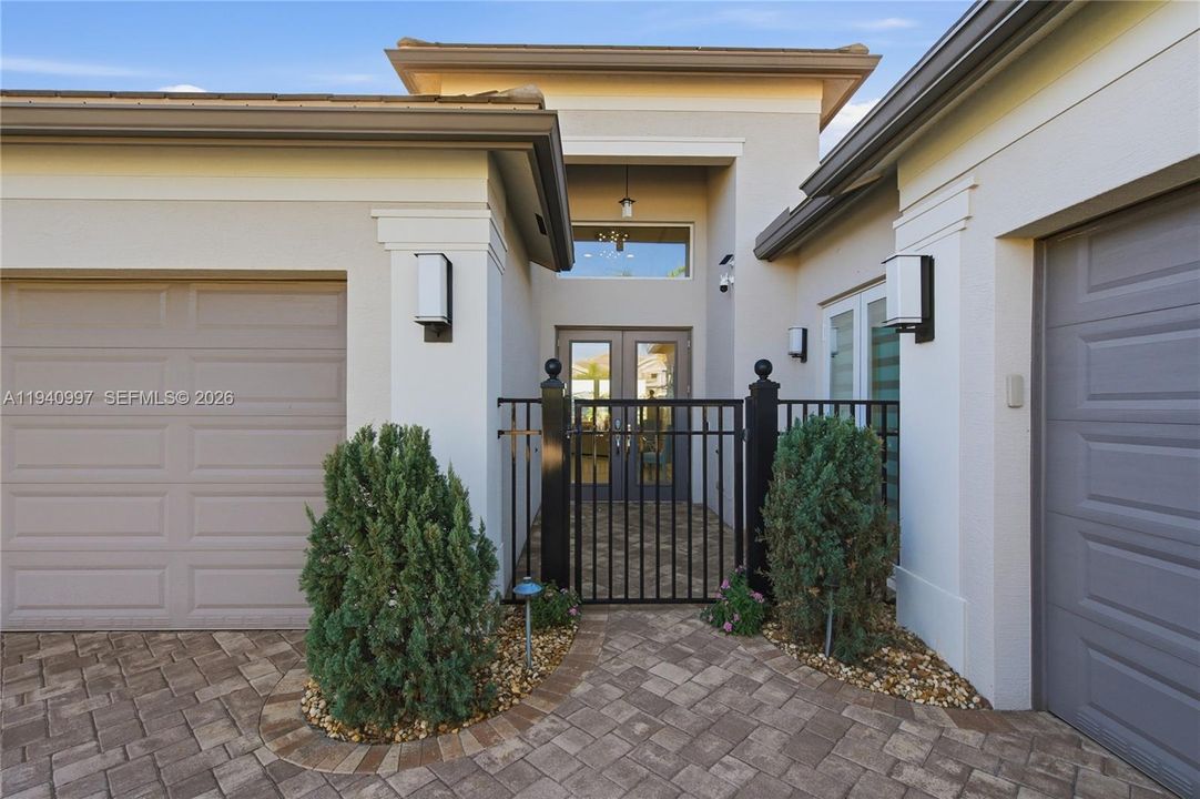 En Venta: $949,900 (3 camas, 2 baños, 2580 Pies cuadrados)