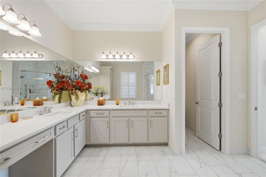 En Venta: $949,900 (3 camas, 2 baños, 2580 Pies cuadrados)