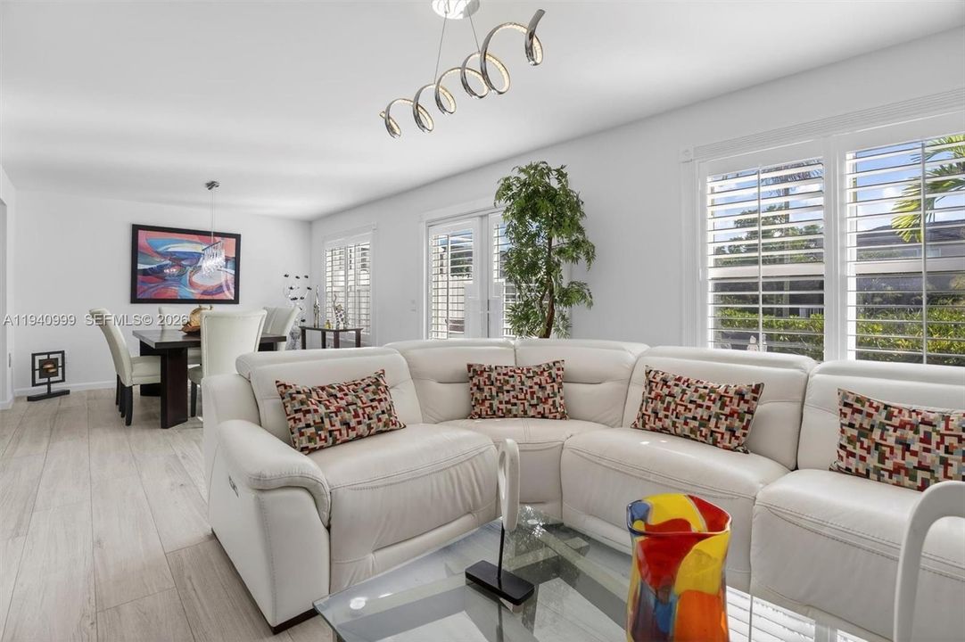 For Sale: $850,000 (3 beds, 2 baths, 1680 Square Feet)