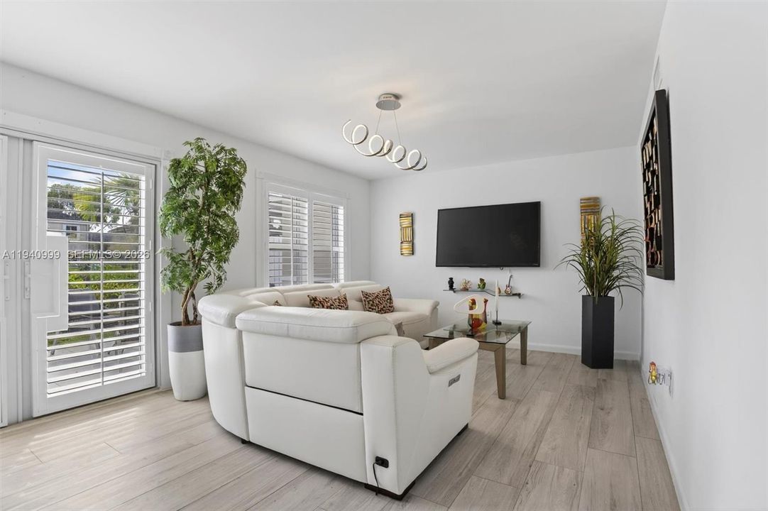 For Sale: $850,000 (3 beds, 2 baths, 1680 Square Feet)