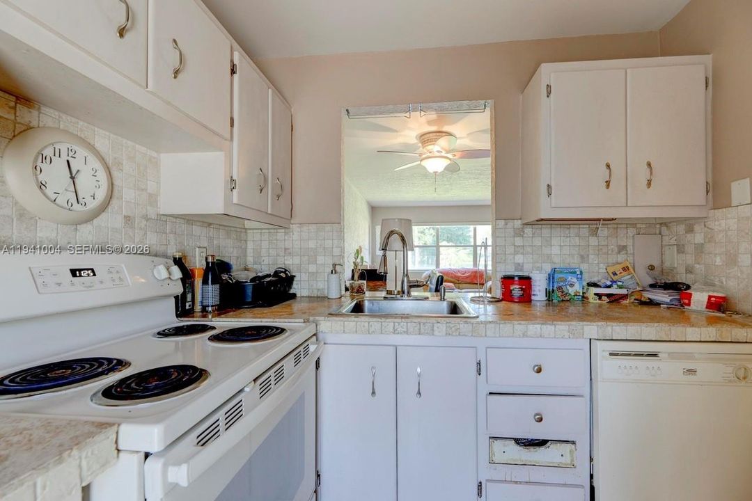 For Rent: $1,725 (2 beds, 1 baths, 840 Square Feet)