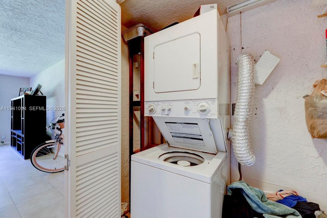 For Rent: $1,725 (2 beds, 1 baths, 840 Square Feet)