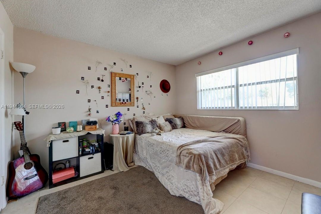 For Rent: $1,725 (2 beds, 1 baths, 840 Square Feet)