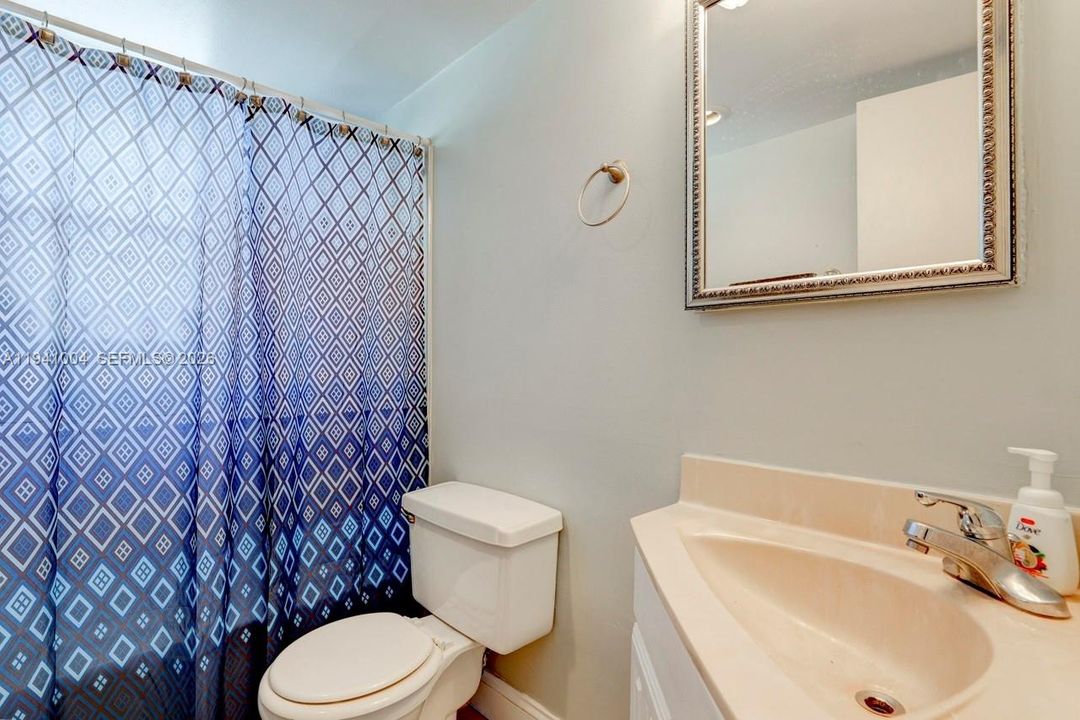 For Rent: $1,725 (2 beds, 1 baths, 840 Square Feet)