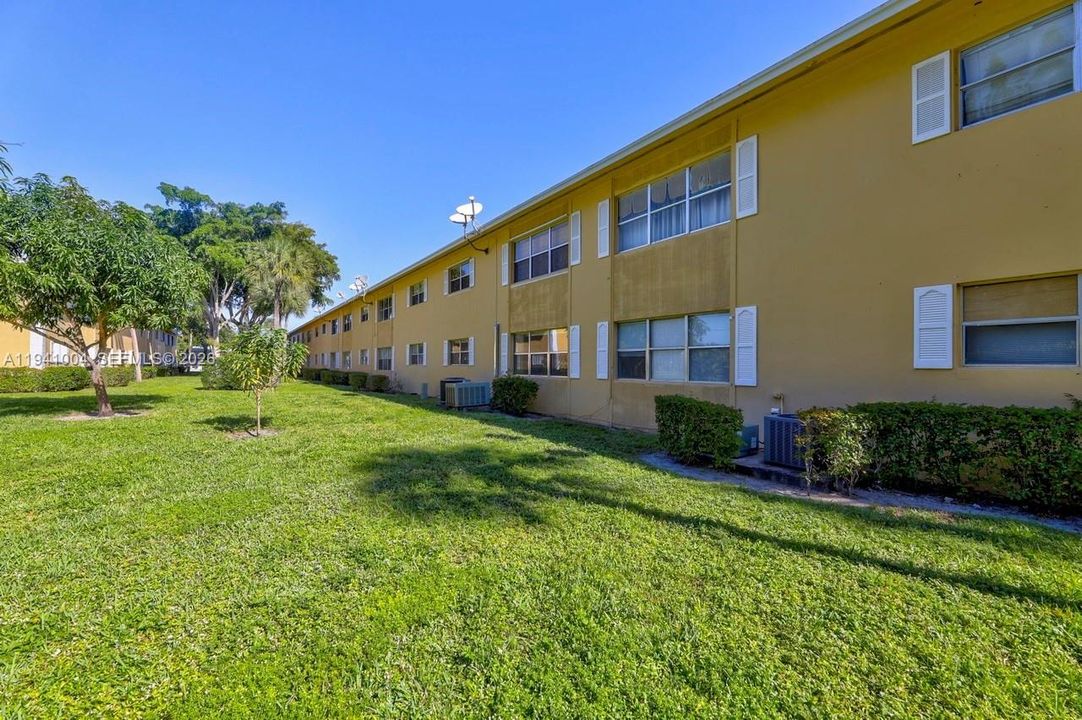 For Rent: $1,725 (2 beds, 1 baths, 840 Square Feet)