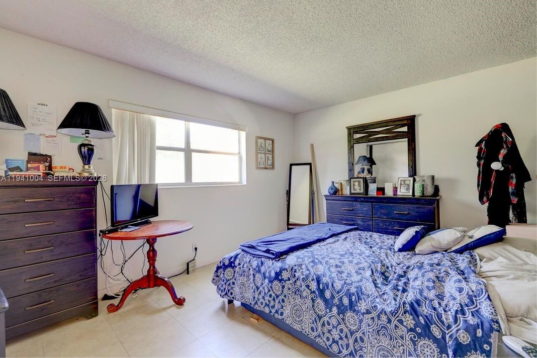 For Rent: $1,725 (2 beds, 1 baths, 840 Square Feet)