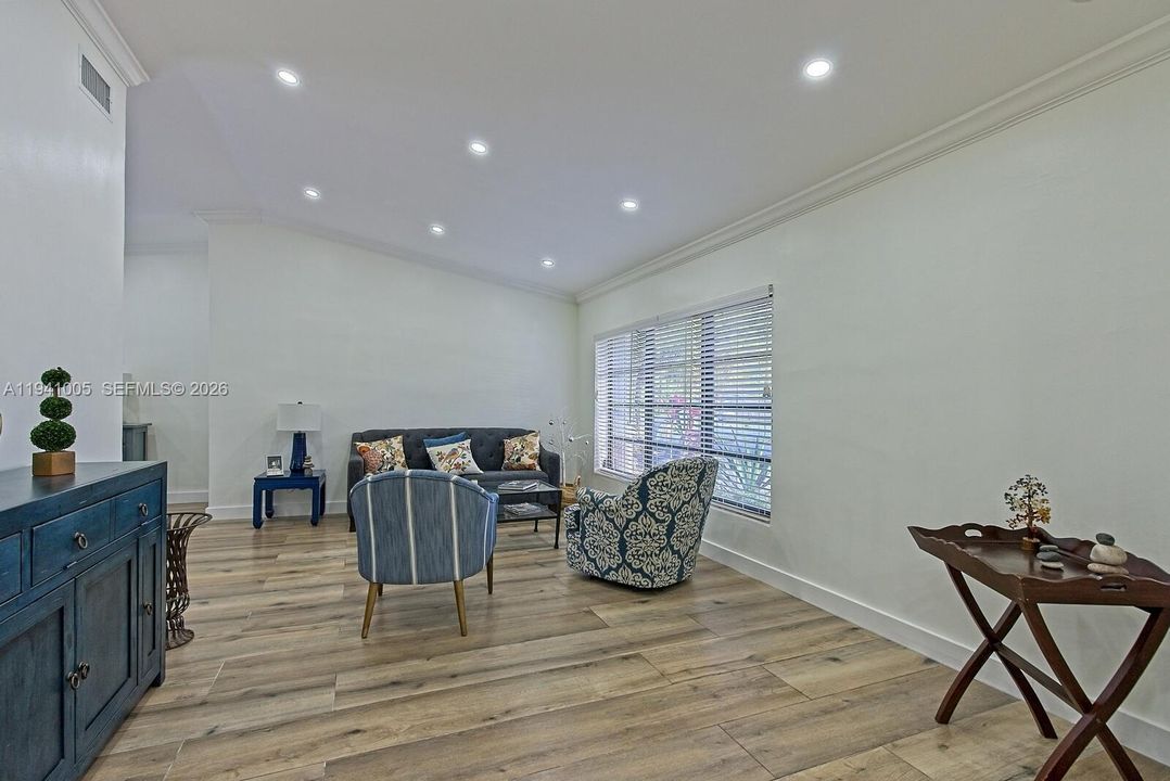 For Rent: $6,800 (3 beds, 2 baths, 1752 Square Feet)