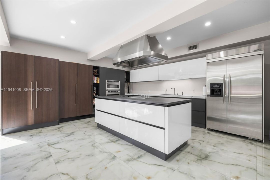 На продажу: $3,799,999 (3 спален, 3 ванн, 2792 Квадратных фут)