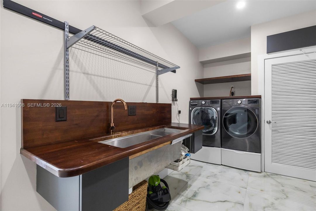 На продажу: $3,799,999 (3 спален, 3 ванн, 2792 Квадратных фут)