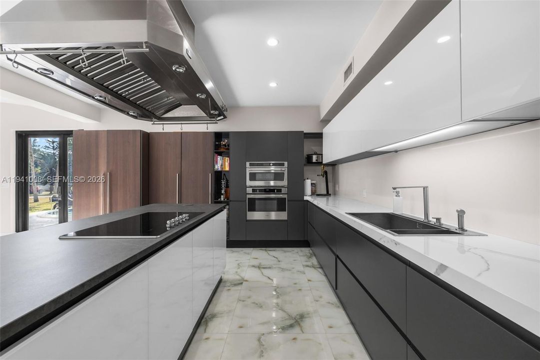 На продажу: $3,799,999 (3 спален, 3 ванн, 2792 Квадратных фут)