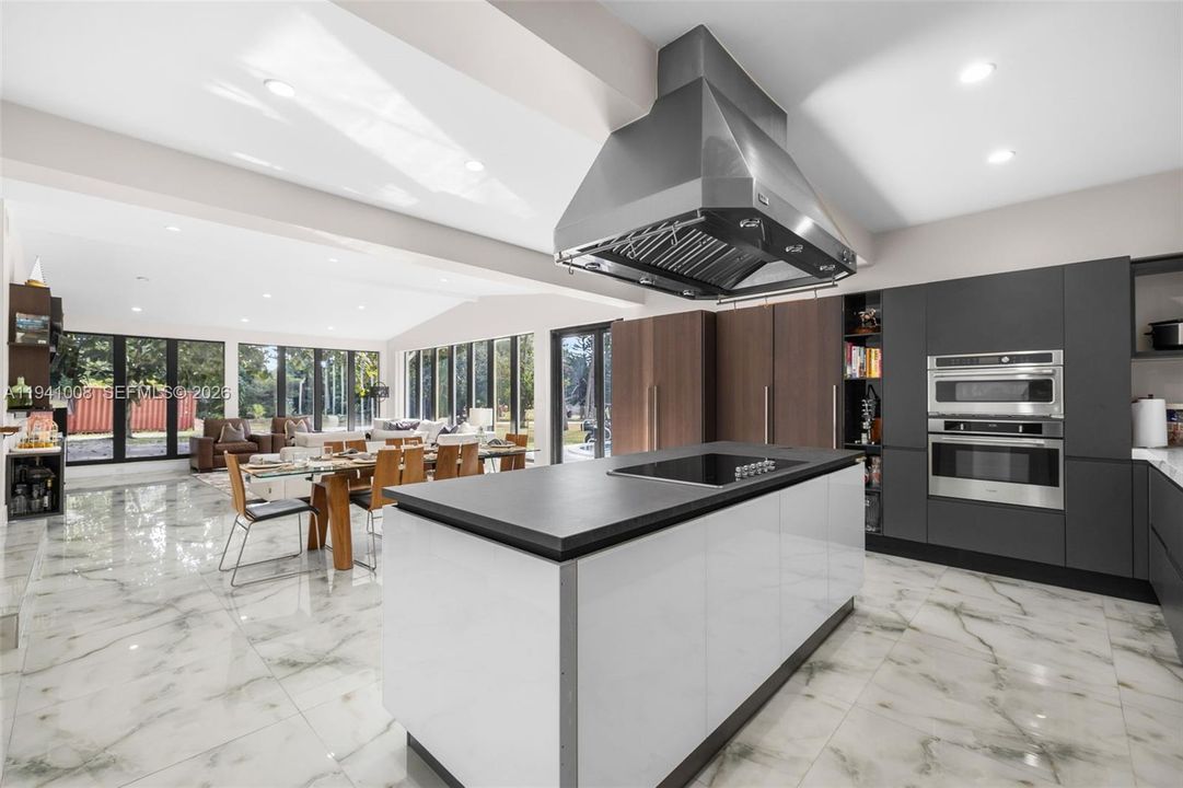 На продажу: $3,799,999 (3 спален, 3 ванн, 2792 Квадратных фут)