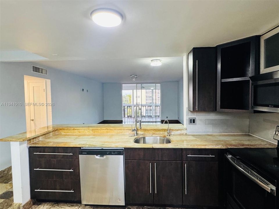 出租: $2,350 (2 贝兹, 2 浴室, 1092 平方英尺)