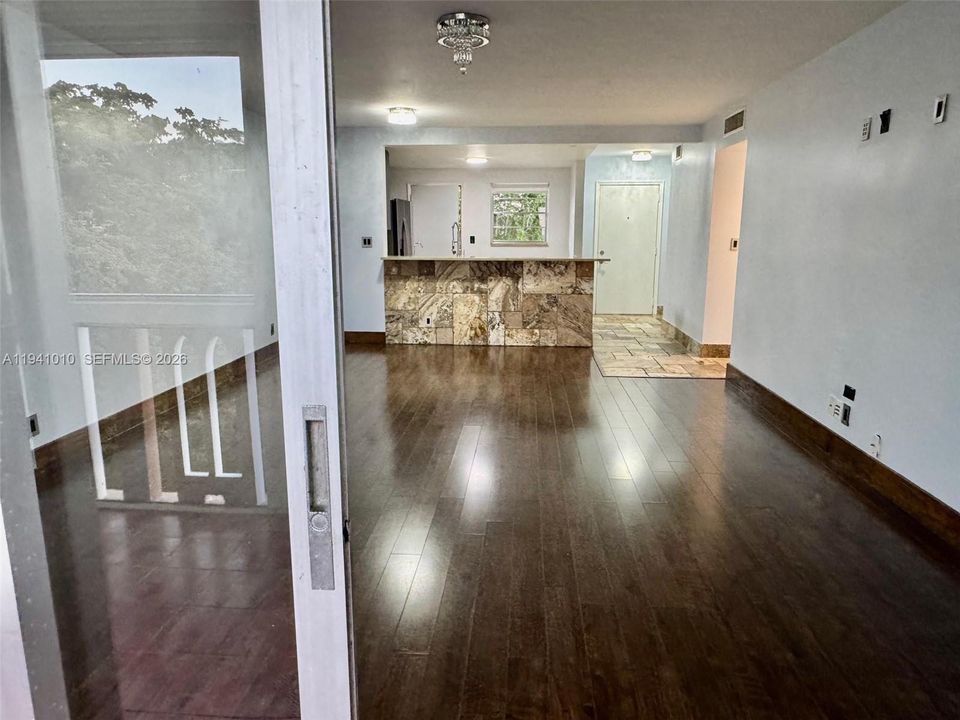 出租: $2,350 (2 贝兹, 2 浴室, 1092 平方英尺)