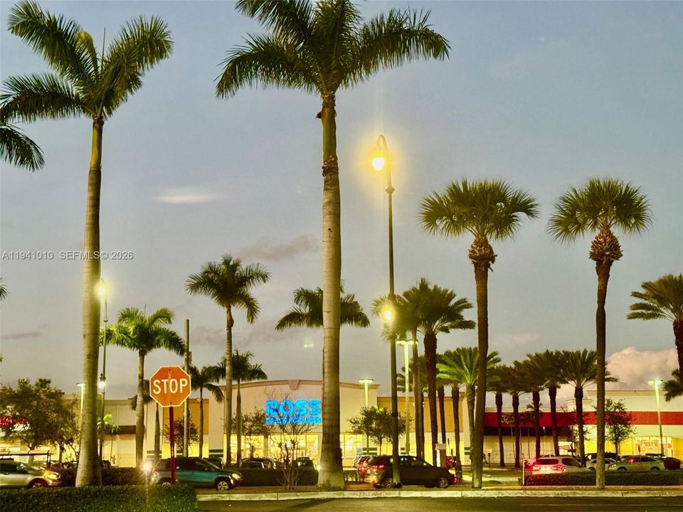 出租: $2,350 (2 贝兹, 2 浴室, 1092 平方英尺)