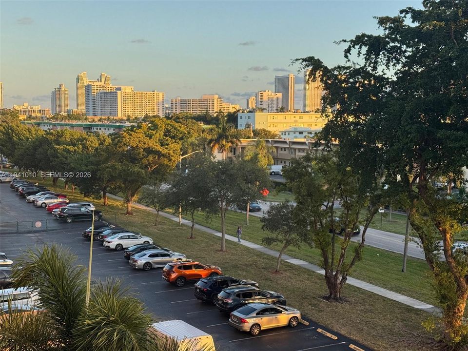 出租: $2,350 (2 贝兹, 2 浴室, 1092 平方英尺)