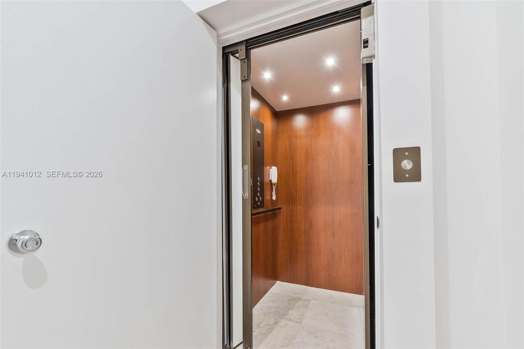 For Sale: $1,599,000 (3 beds, 3 baths, 2761 Square Feet)