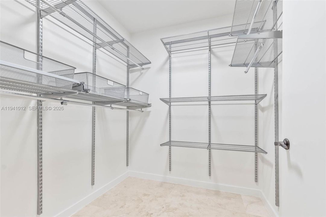 For Sale: $1,599,000 (3 beds, 3 baths, 2761 Square Feet)