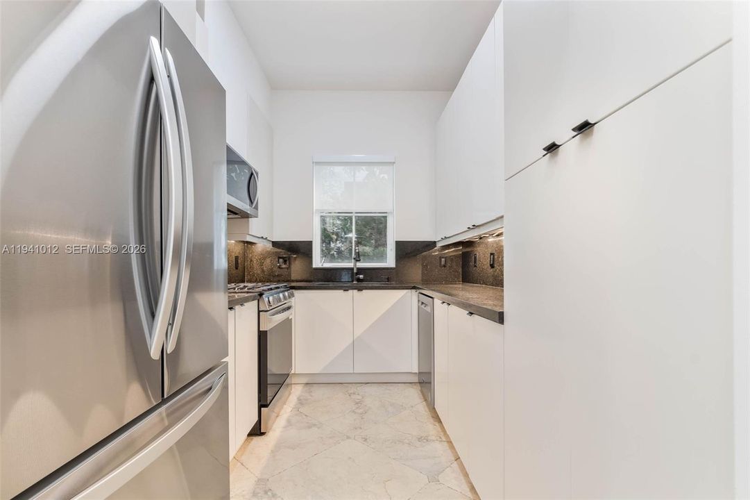 For Sale: $1,599,000 (3 beds, 3 baths, 2761 Square Feet)