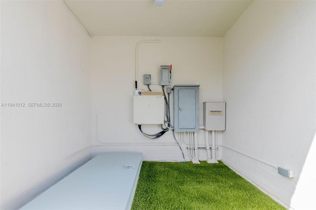 For Sale: $1,599,000 (3 beds, 3 baths, 2761 Square Feet)