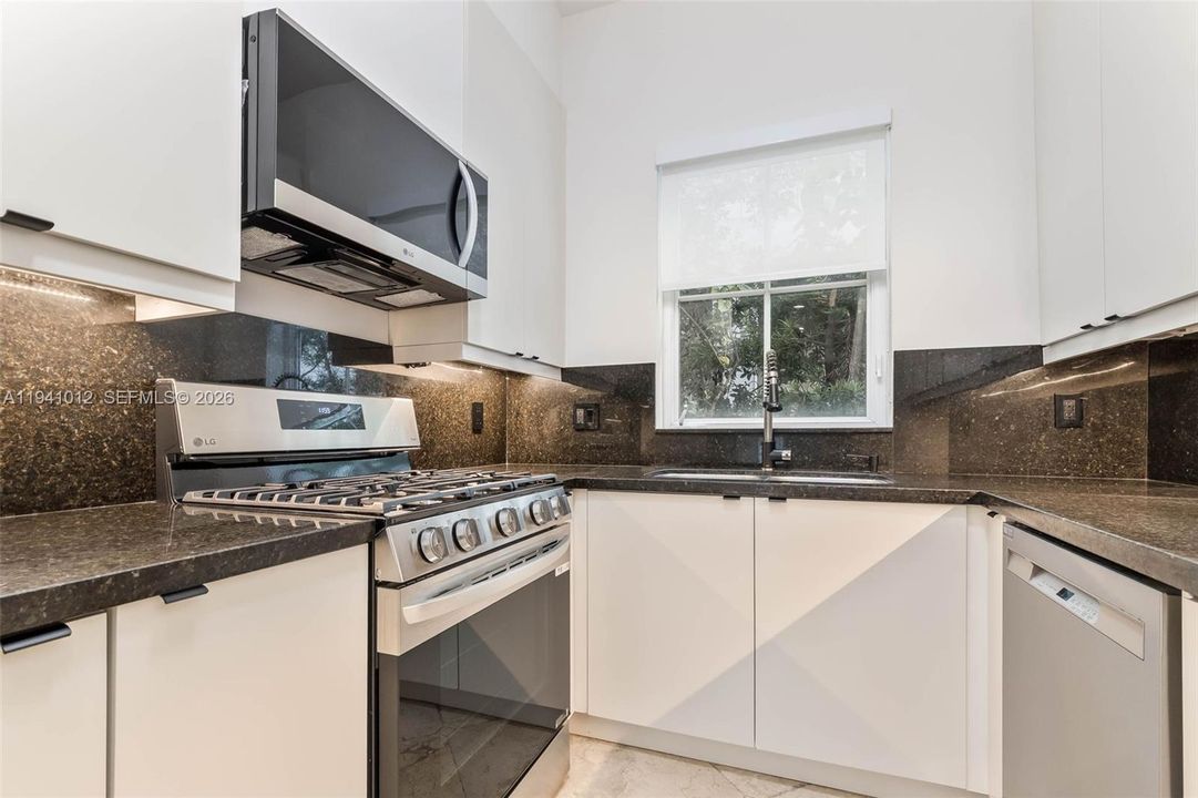 For Sale: $1,599,000 (3 beds, 3 baths, 2761 Square Feet)