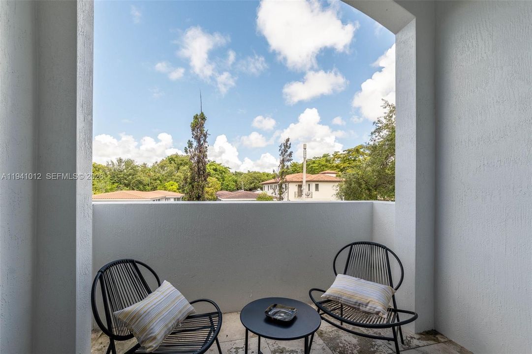 For Sale: $1,599,000 (3 beds, 3 baths, 2761 Square Feet)