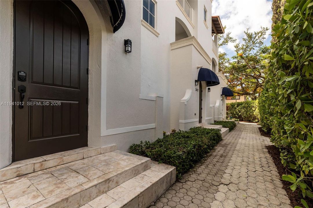 For Sale: $1,599,000 (3 beds, 3 baths, 2761 Square Feet)