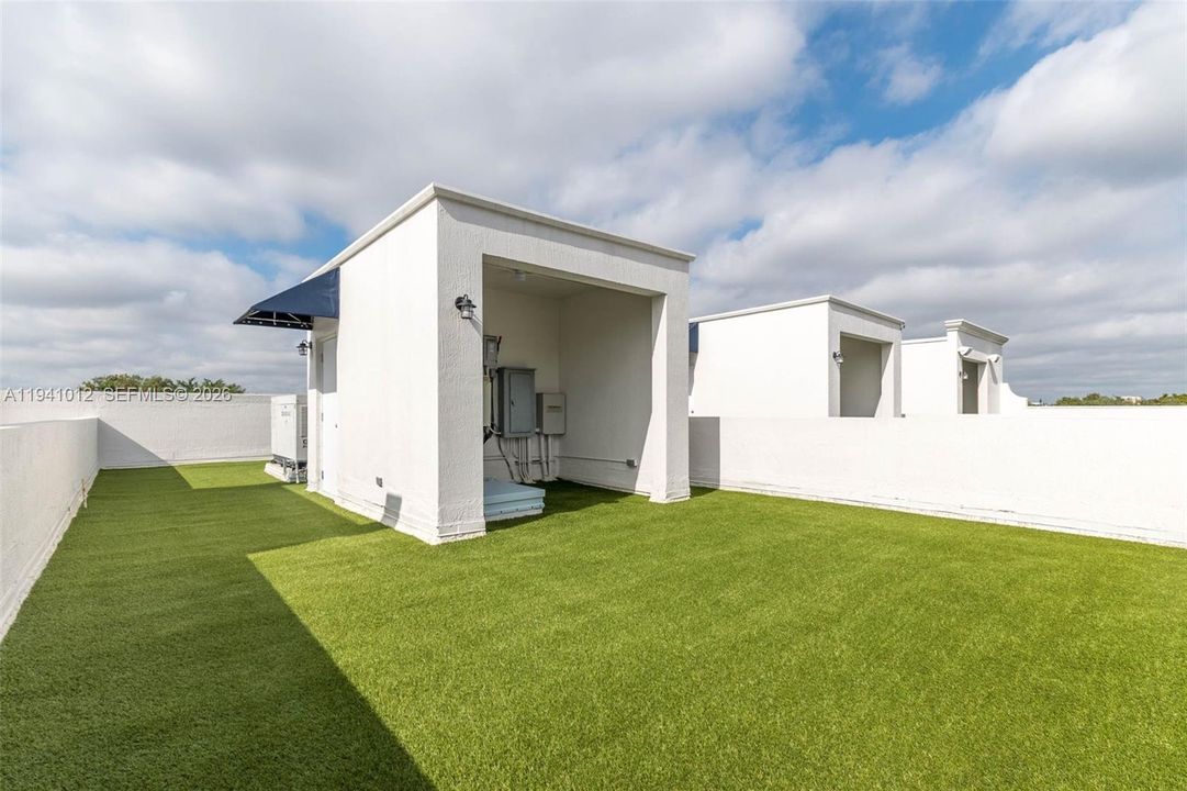 For Sale: $1,599,000 (3 beds, 3 baths, 2761 Square Feet)