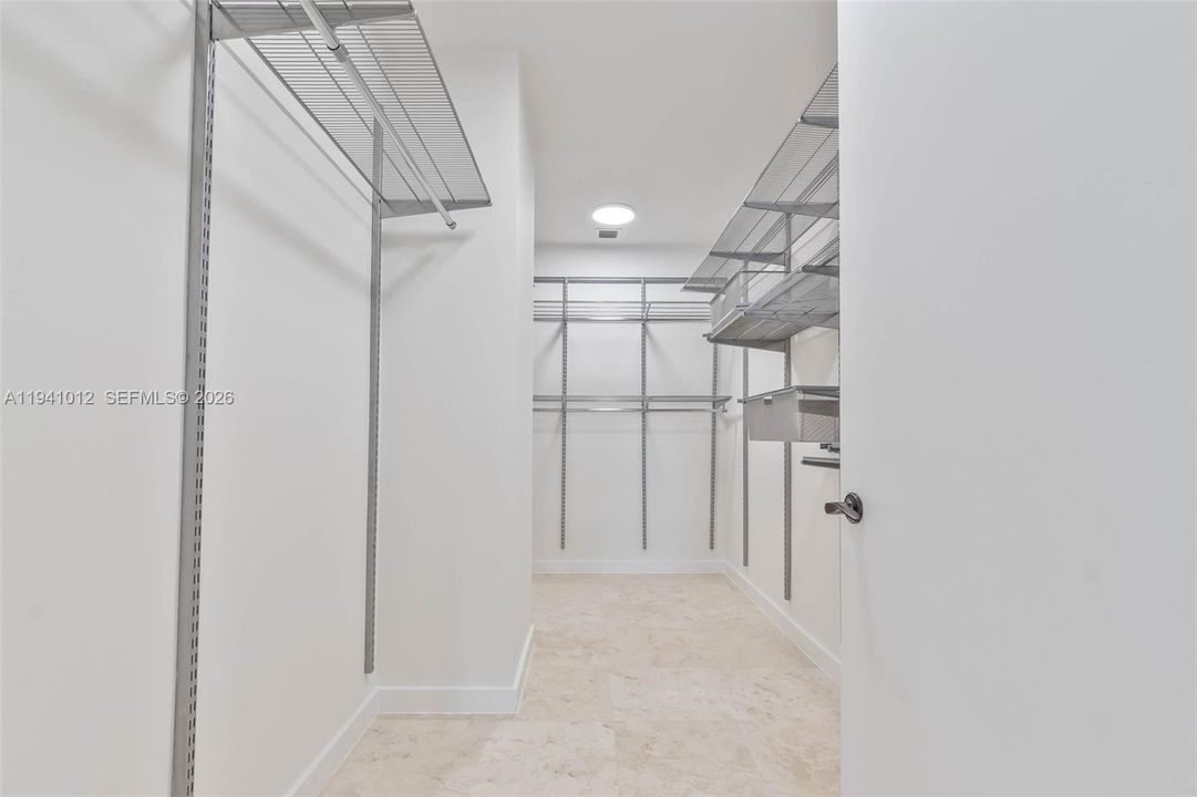 For Sale: $1,599,000 (3 beds, 3 baths, 2761 Square Feet)