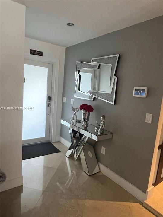 出租: $4,000 (3 贝兹, 2 浴室, 1882 平方英尺)