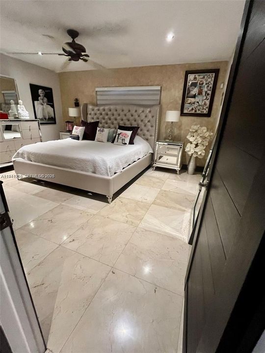 出租: $4,000 (3 贝兹, 2 浴室, 1882 平方英尺)