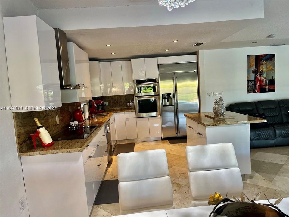 出租: $4,000 (3 贝兹, 2 浴室, 1882 平方英尺)