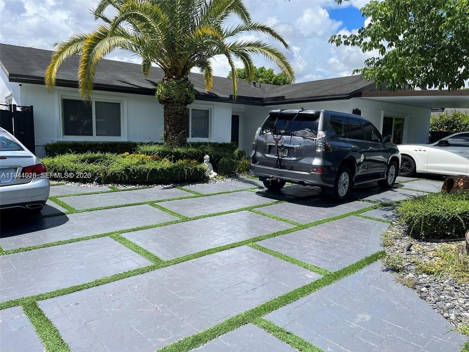 出租: $4,000 (3 贝兹, 2 浴室, 1882 平方英尺)