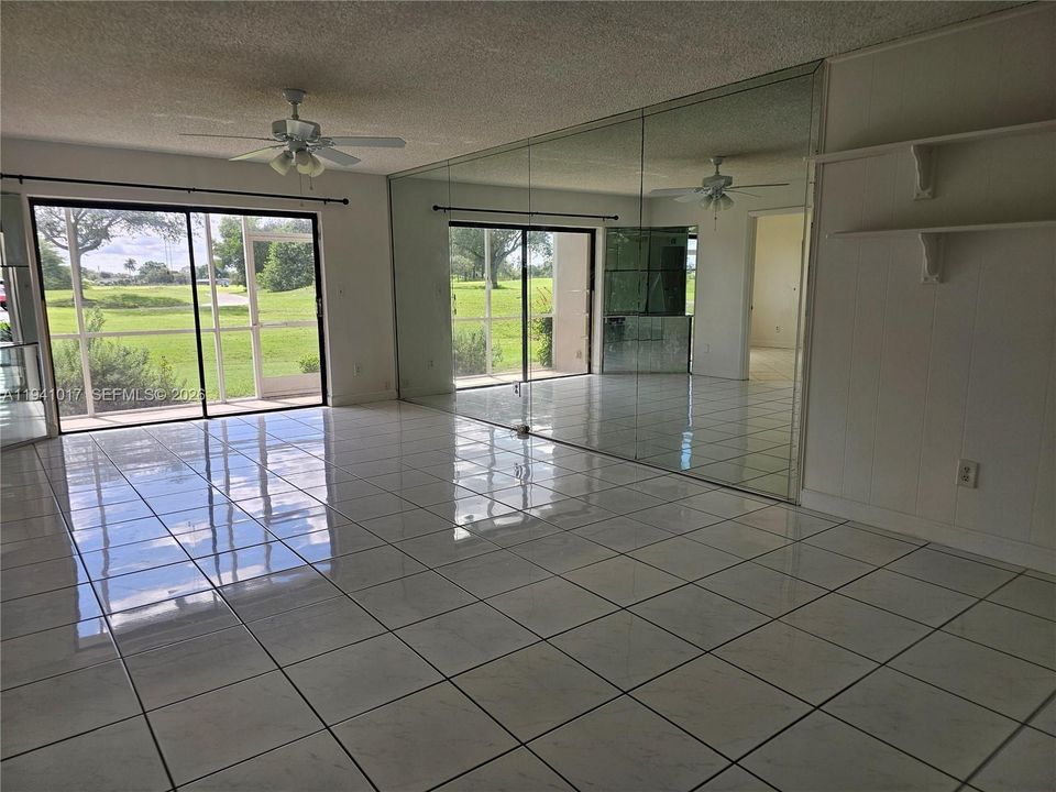 В аренду: $2,000 (2 спален, 2 ванн, 949 Квадратных фут)