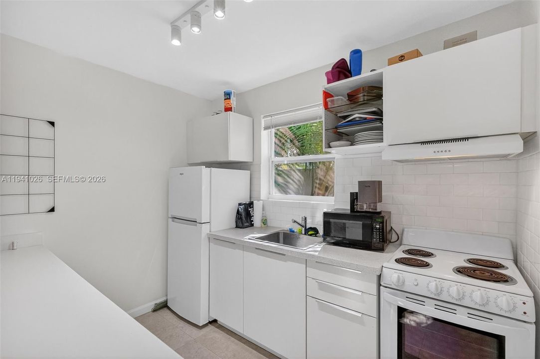 В аренду: $1,750 (1 спален, 1 ванн, 3696 Квадратных фут)