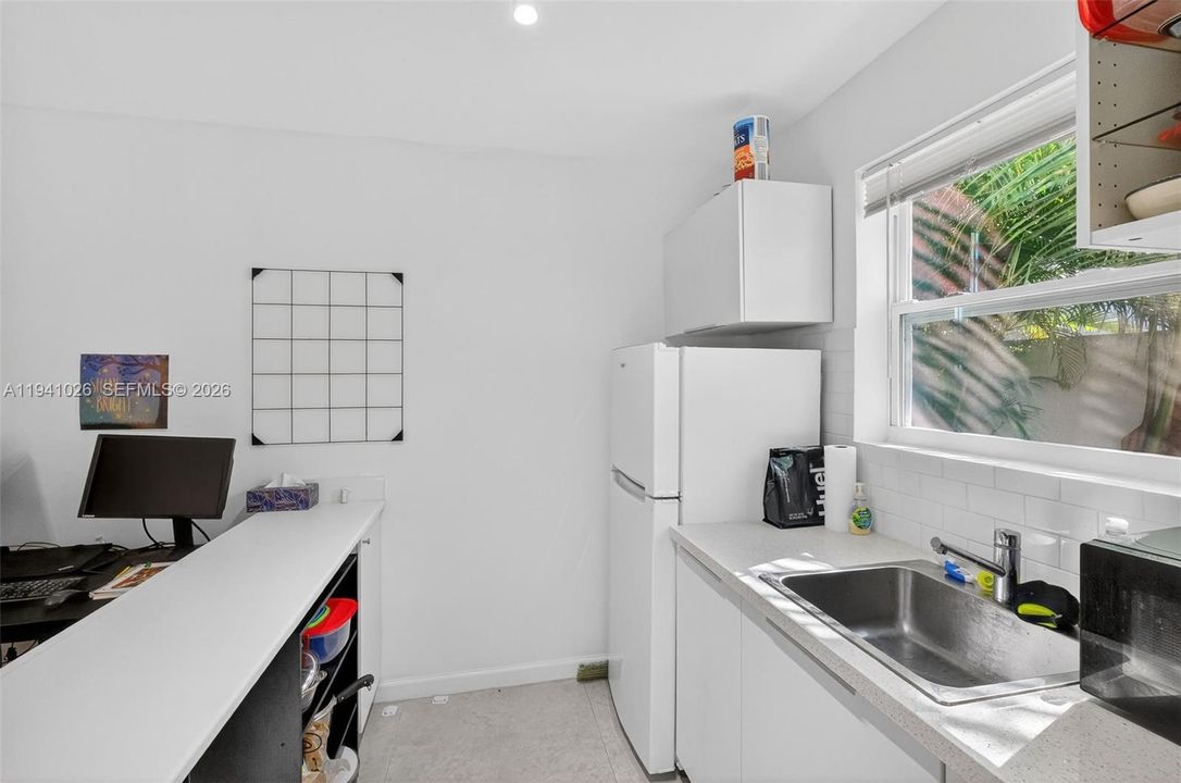 В аренду: $1,750 (1 спален, 1 ванн, 3696 Квадратных фут)