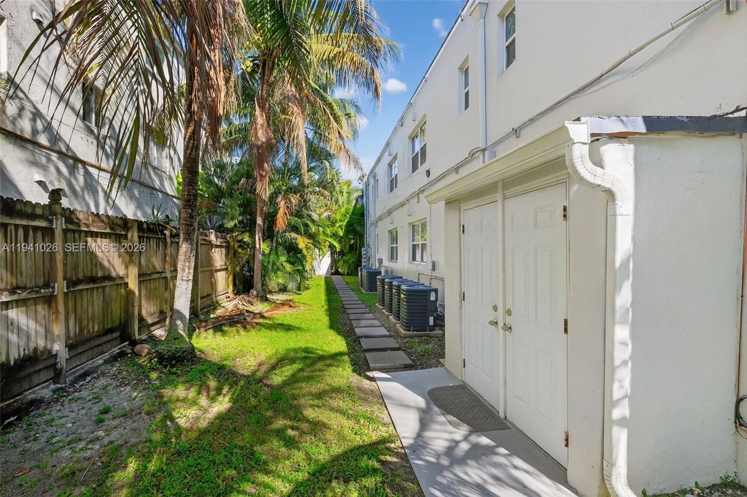 В аренду: $1,750 (1 спален, 1 ванн, 3696 Квадратных фут)