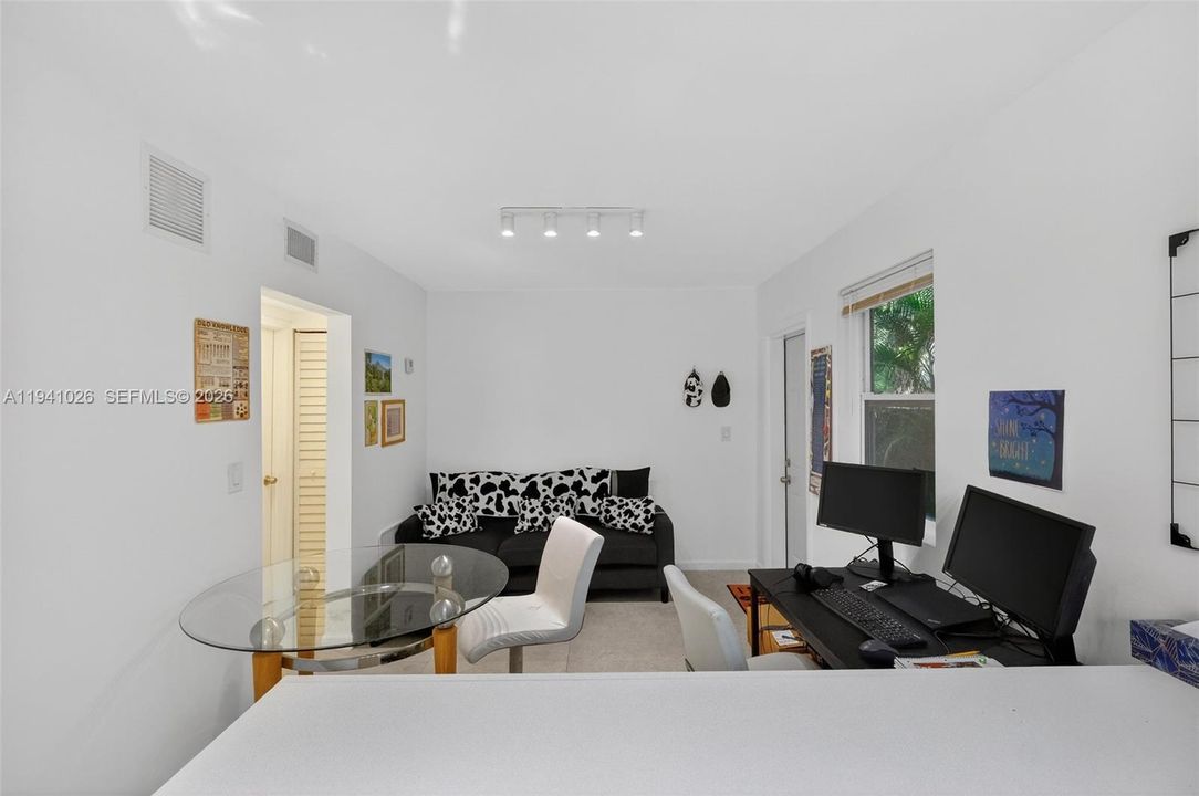 В аренду: $1,750 (1 спален, 1 ванн, 3696 Квадратных фут)