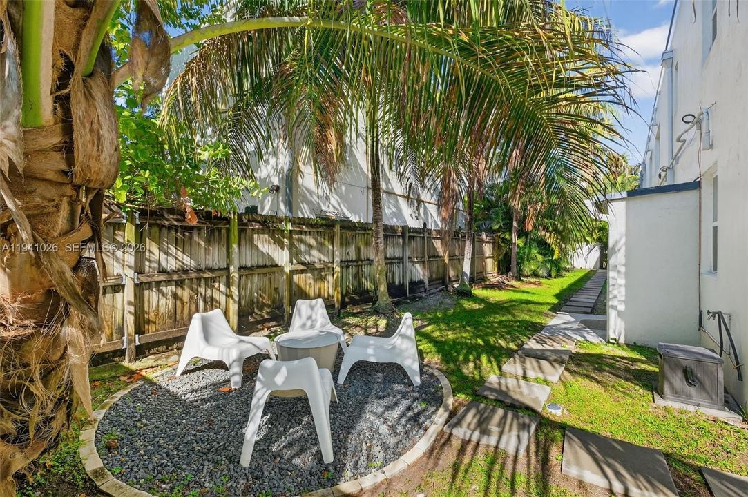 В аренду: $1,750 (1 спален, 1 ванн, 3696 Квадратных фут)