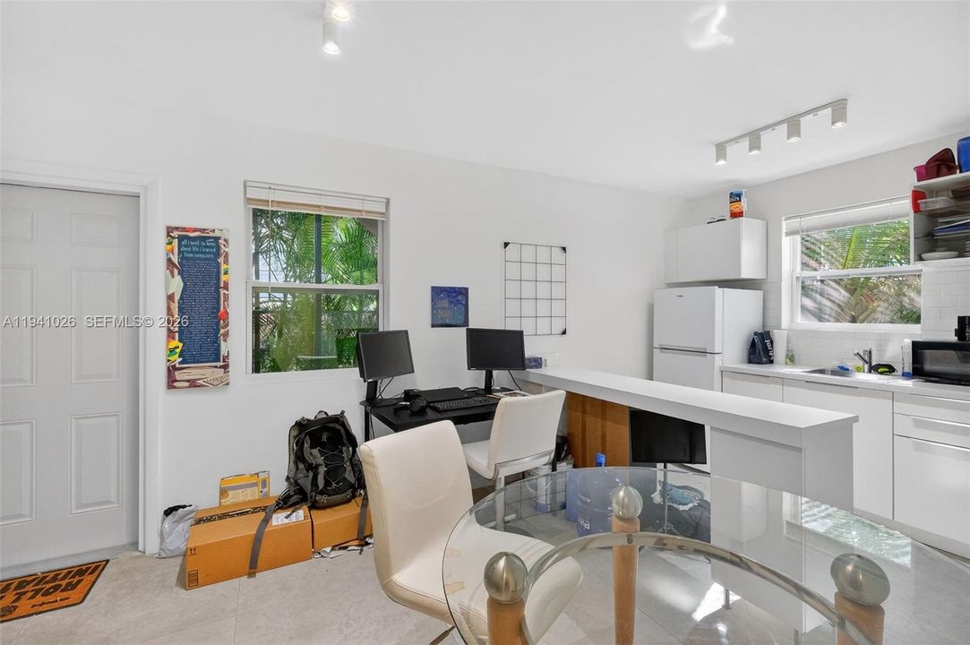 В аренду: $1,750 (1 спален, 1 ванн, 3696 Квадратных фут)