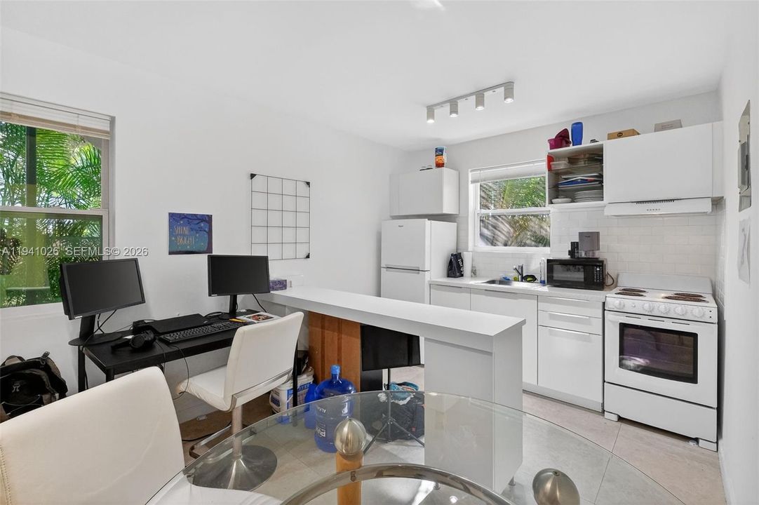 В аренду: $1,750 (1 спален, 1 ванн, 3696 Квадратных фут)